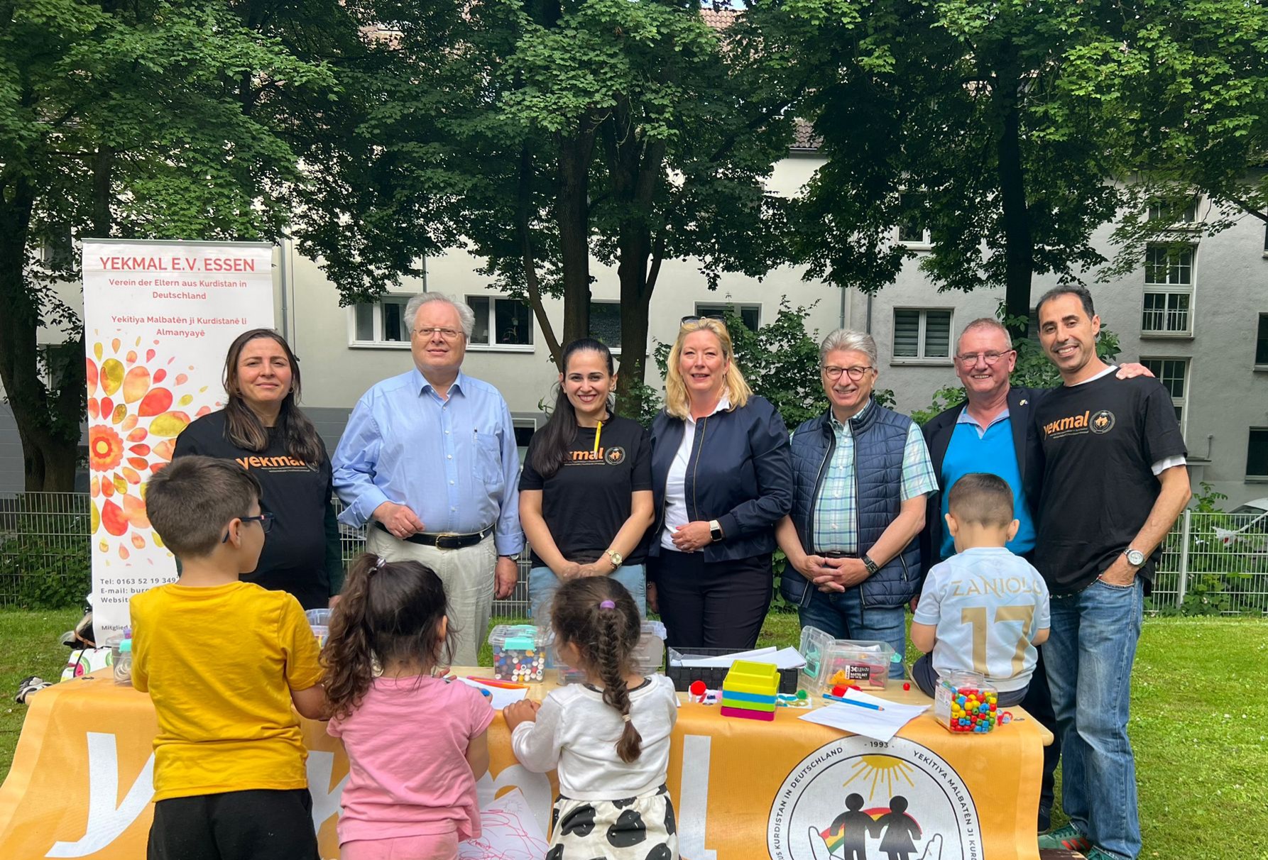 Yekmal Essen freut sich mit dem TuS Helene &uuml;ber den Aufstieg in die Kreisliga A 